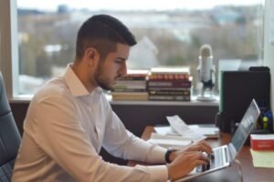 Read more about the article Armin Shafee – Scale And Get Clients Download